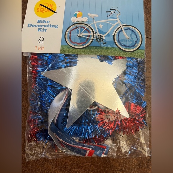 NWT bike decorating kit garland streamers Star red blue silver - Picture 1 of 6